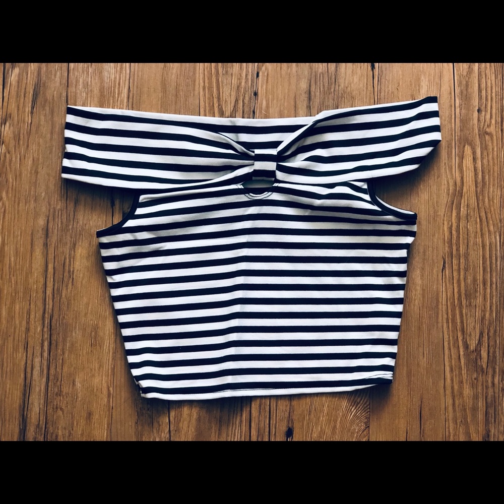 Solemio crop off shoulder top
